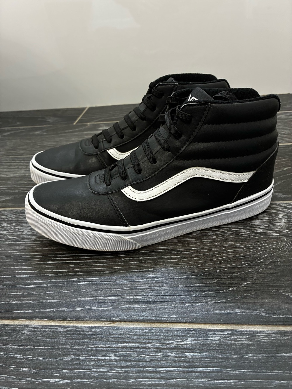 Vans Sk8-Hi Black Leather Excellent